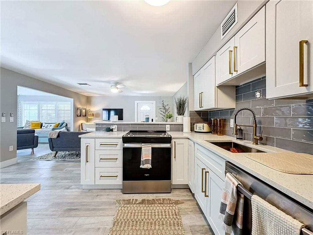 9 Knights Bridge RD # 30, NAPLES FL 34112-25