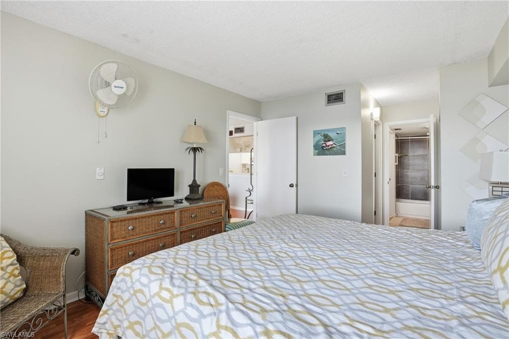 2875 Palm Beach BLVD # 202, FORT MYERS FL 33916-22