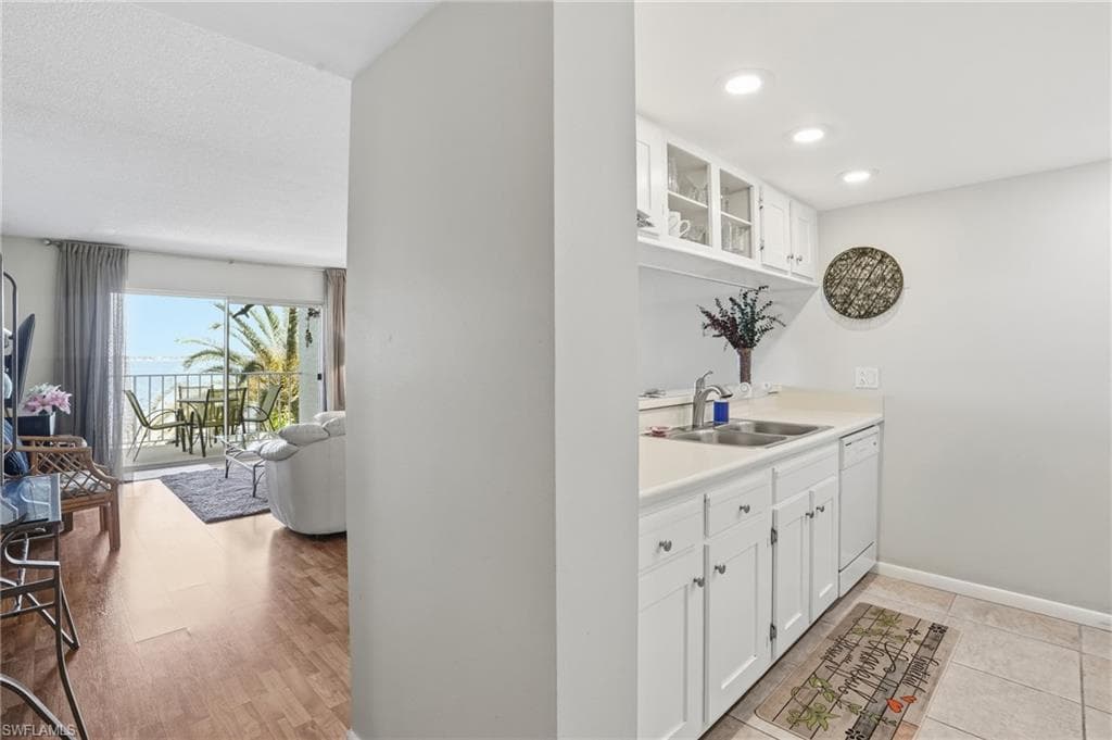 2875 Palm Beach BLVD # 202, FORT MYERS FL 33916-15