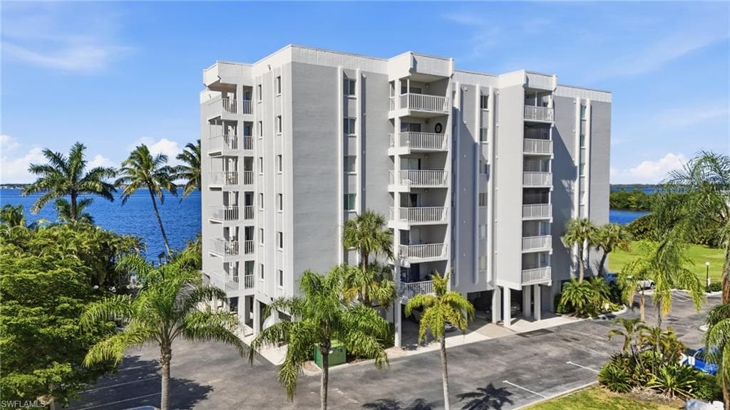 2875 Palm Beach BLVD # 202, FORT MYERS FL 33916-37