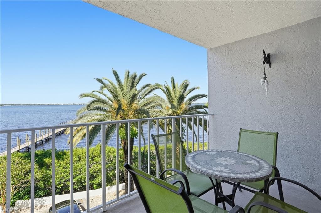 2875 Palm Beach BLVD # 202, FORT MYERS FL 33916-10