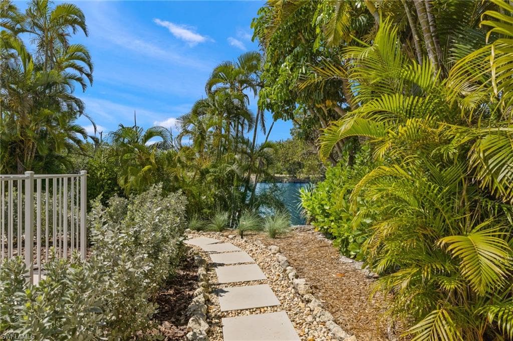 1293 Par View DR, SANIBEL FL 33957-30