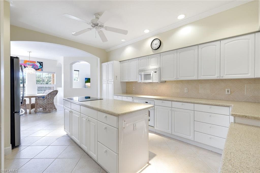 4815 Aston Gardens WAY # 201, NAPLES FL 34109-8