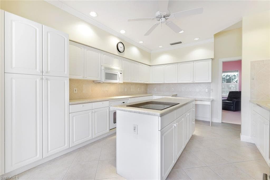 4815 Aston Gardens WAY # 201, NAPLES FL 34109-10