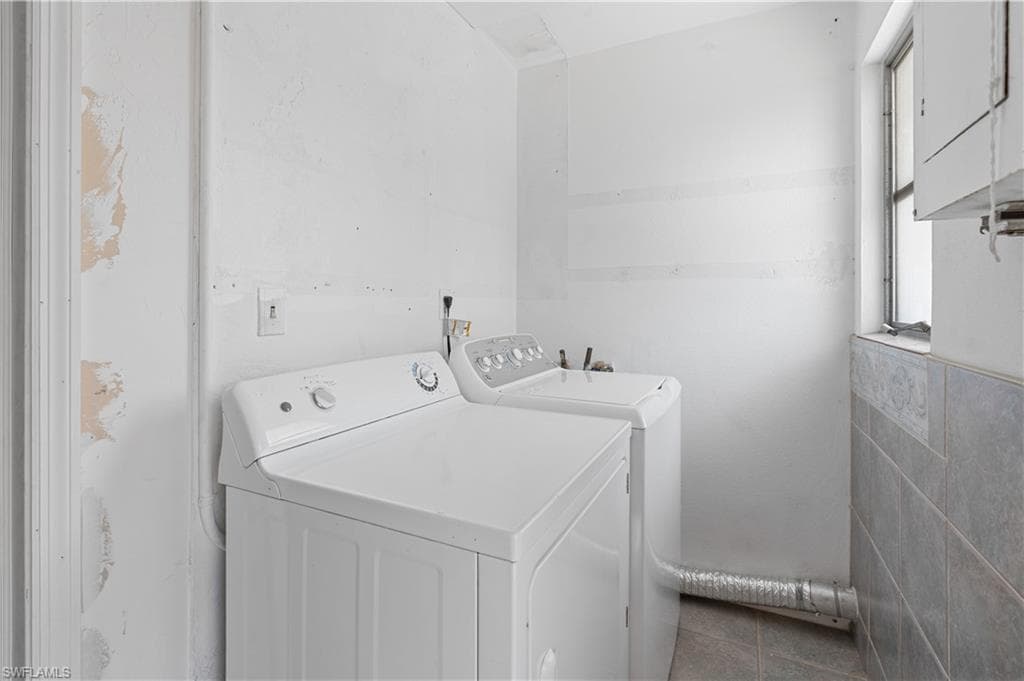 1450 Charles RD, FORT MYERS FL 33919-16