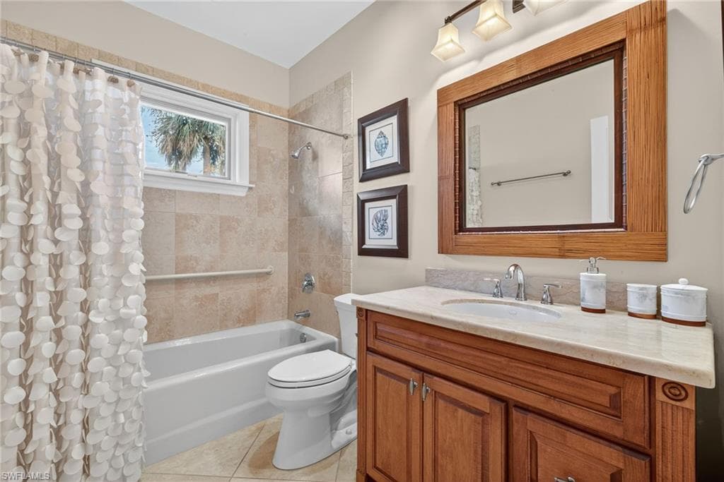 6 Bramblewood PT, NAPLES FL 34105-22