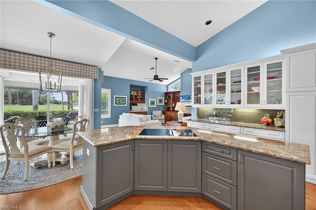 6 Bramblewood PT, NAPLES FL 34105-12