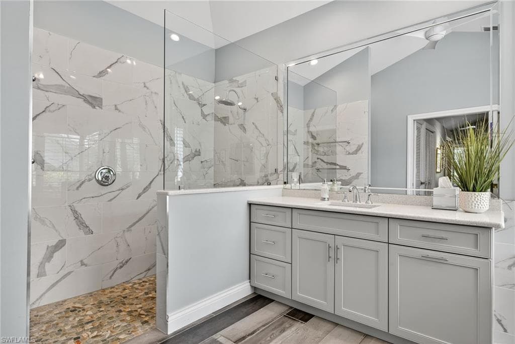 6 Bramblewood PT, NAPLES FL 34105-19