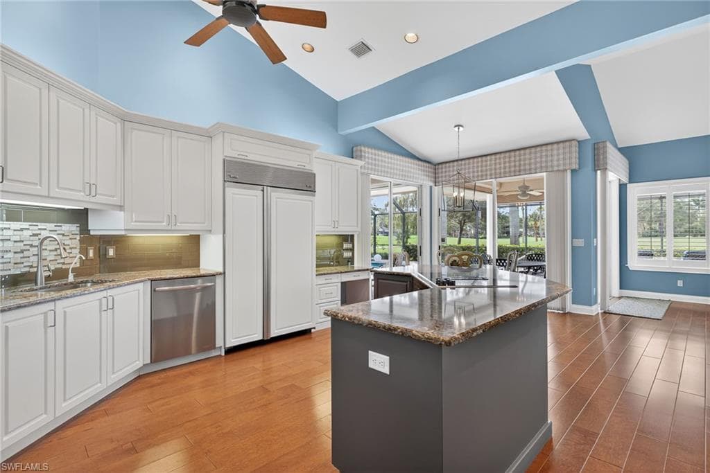 6 Bramblewood PT, NAPLES FL 34105-10