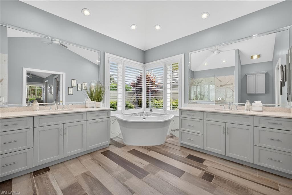 6 Bramblewood PT, NAPLES FL 34105-20