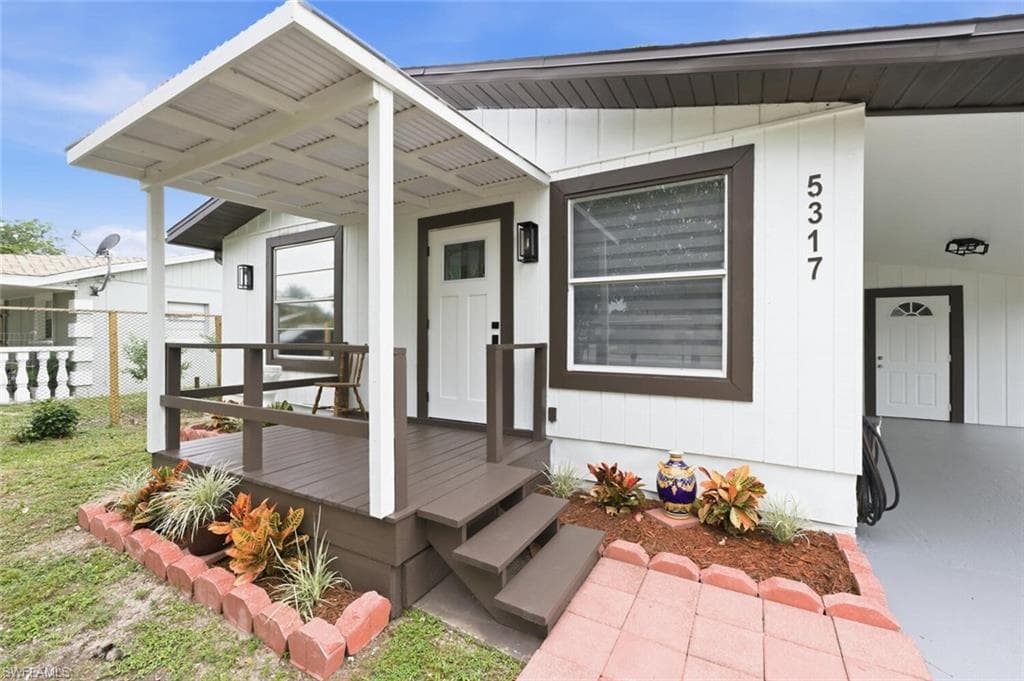 5317 Dixie DR, NAPLES FL 34113-1