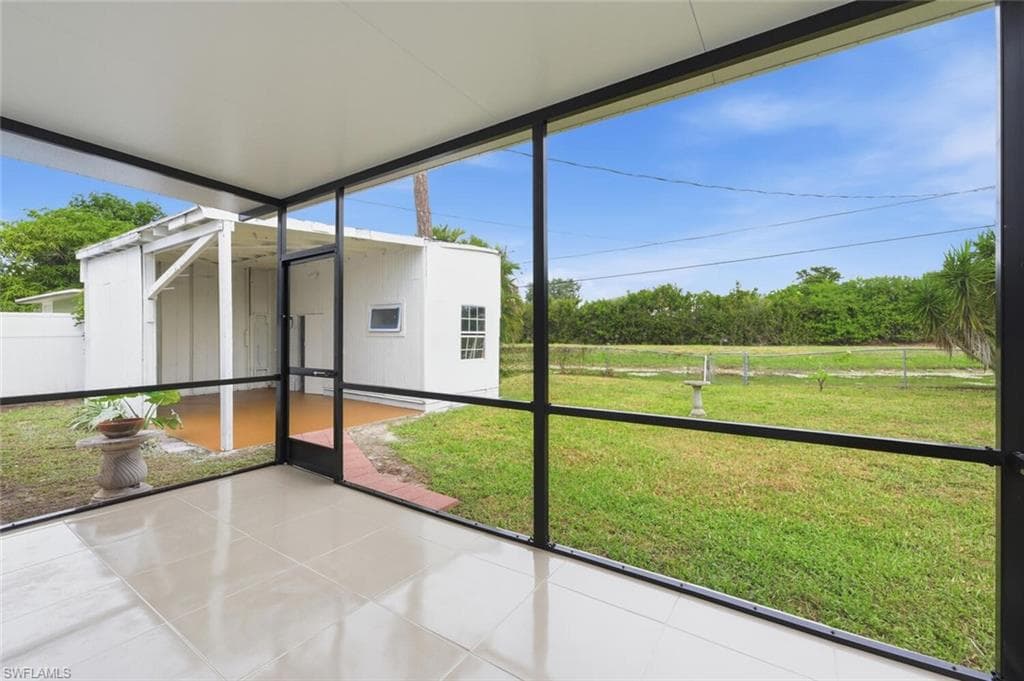 5317 Dixie DR, NAPLES FL 34113-27