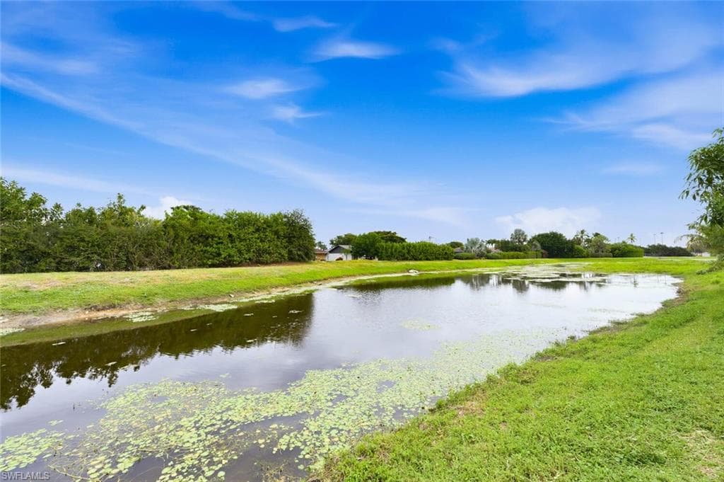5317 Dixie DR, NAPLES FL 34113-33