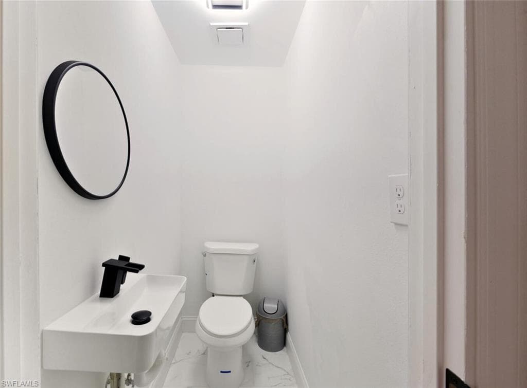 5317 Dixie DR, NAPLES FL 34113-9