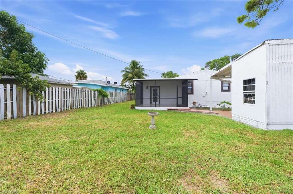 5317 Dixie DR, NAPLES FL 34113-32