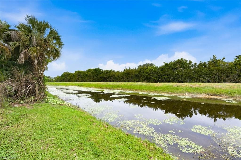 5317 Dixie DR, NAPLES FL 34113-34