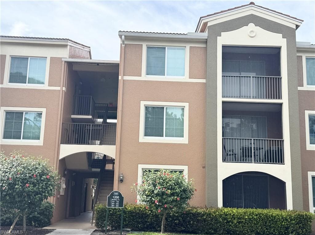 1200 Reserve WAY # 103, NAPLES FL 34105-29