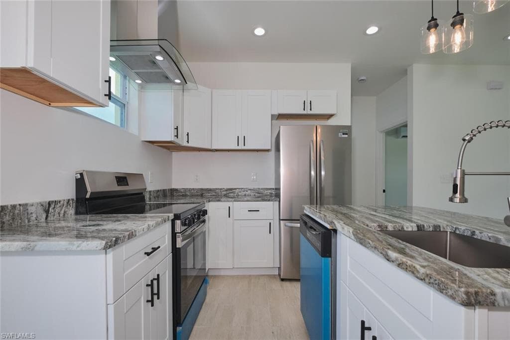 23031 Roundtree AVE, ALVA FL 33920-6