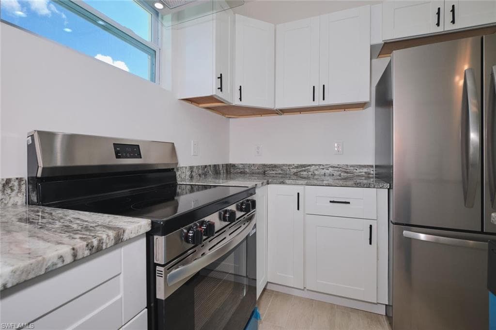 23031 Roundtree AVE, ALVA FL 33920-4