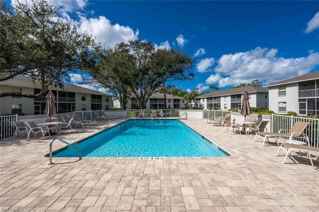 1330 Derbyshire CT # E203, NAPLES FL 34116-22