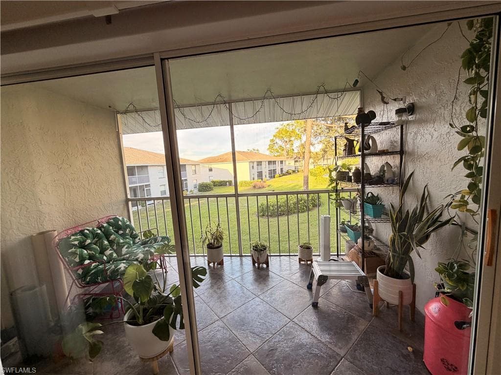 1330 Derbyshire CT # E203, NAPLES FL 34116-32