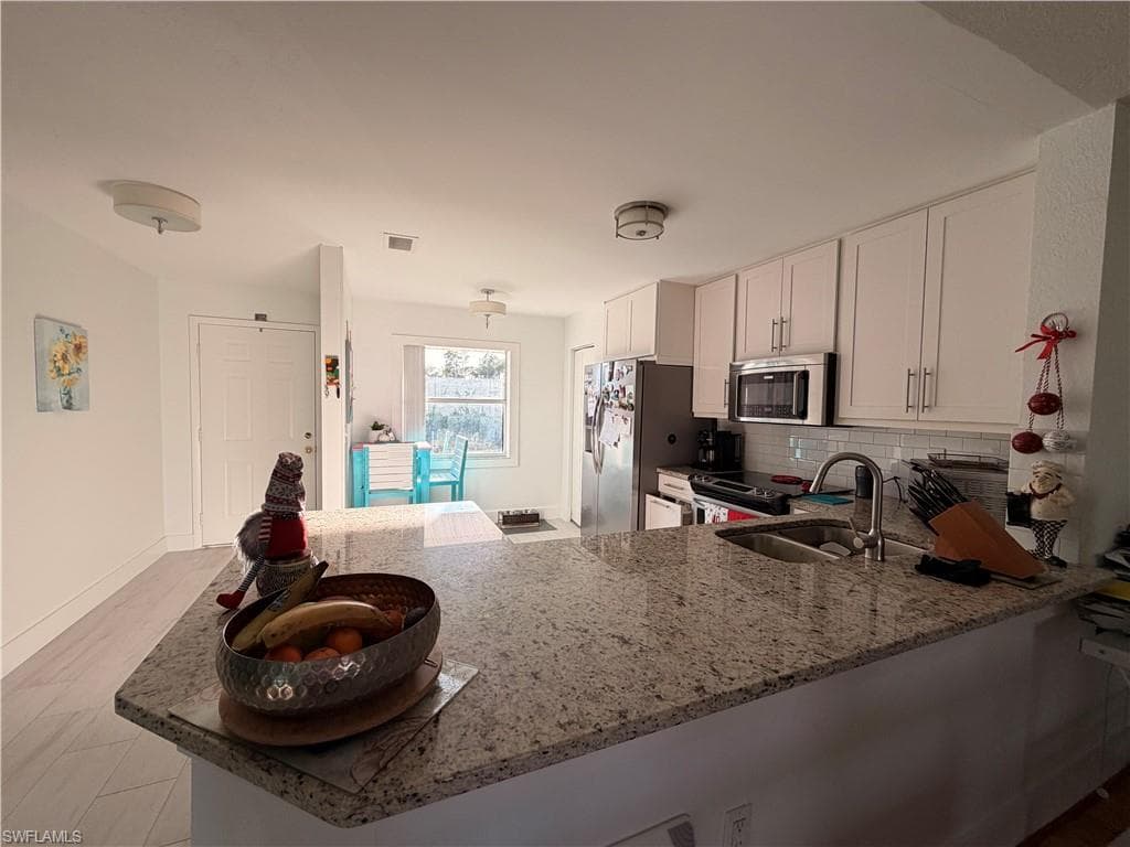 1330 Derbyshire CT # E203, NAPLES FL 34116-34