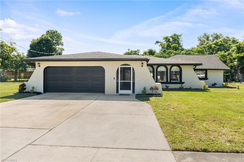 3042 Mango ST, FORT MYERS FL 33916-1