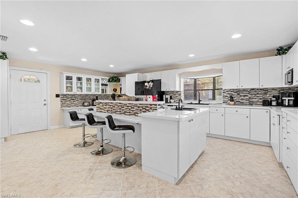 3042 Mango ST, FORT MYERS FL 33916-9