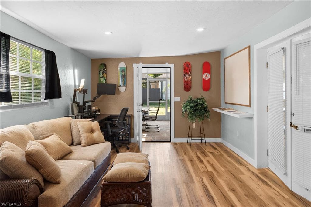 3042 Mango ST, FORT MYERS FL 33916-17