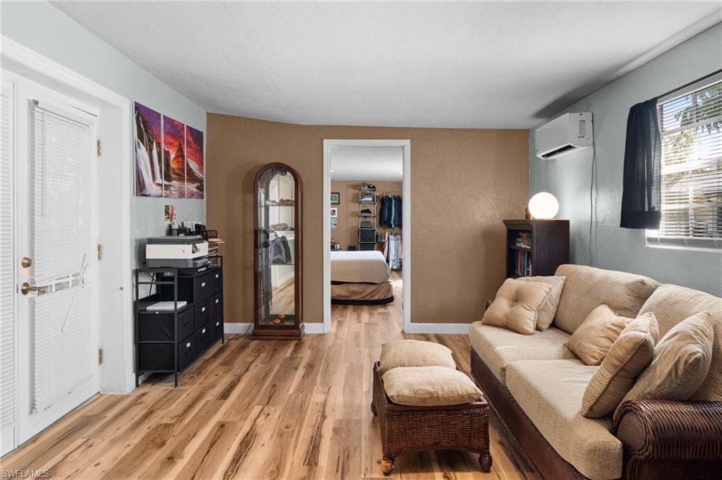 3042 Mango ST, FORT MYERS FL 33916-18