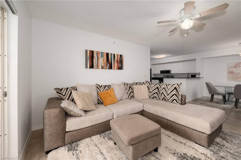 8290 Ibis Club LN # 902, NAPLES FL 34104-2