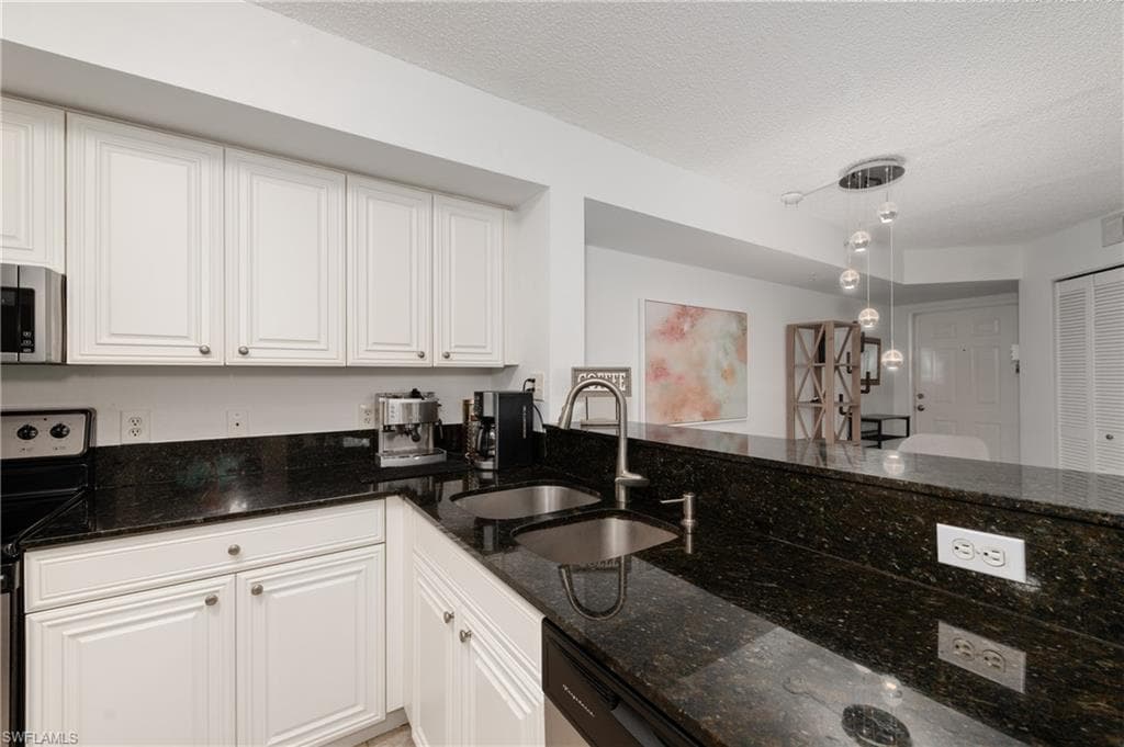 8290 Ibis Club LN # 902, NAPLES FL 34104-9