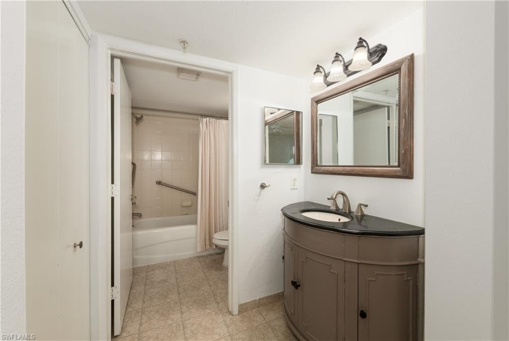 8290 Ibis Club LN # 902, NAPLES FL 34104-17