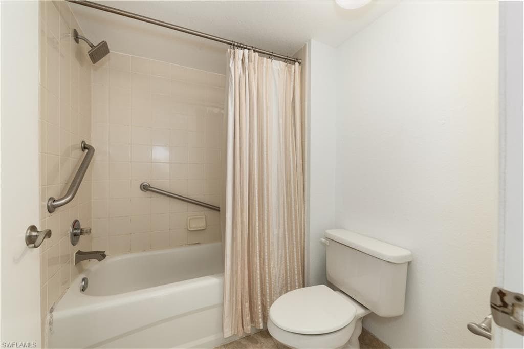 8290 Ibis Club LN # 902, NAPLES FL 34104-18