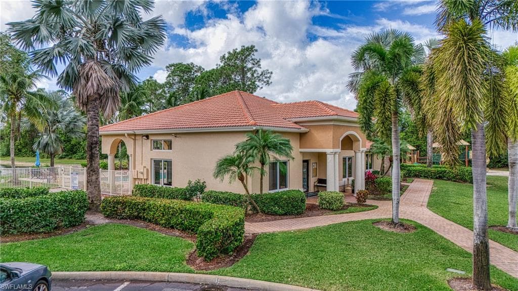 8290 Ibis Club LN # 902, NAPLES FL 34104-30