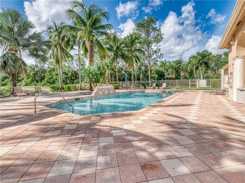 8290 Ibis Club LN # 902, NAPLES FL 34104-28