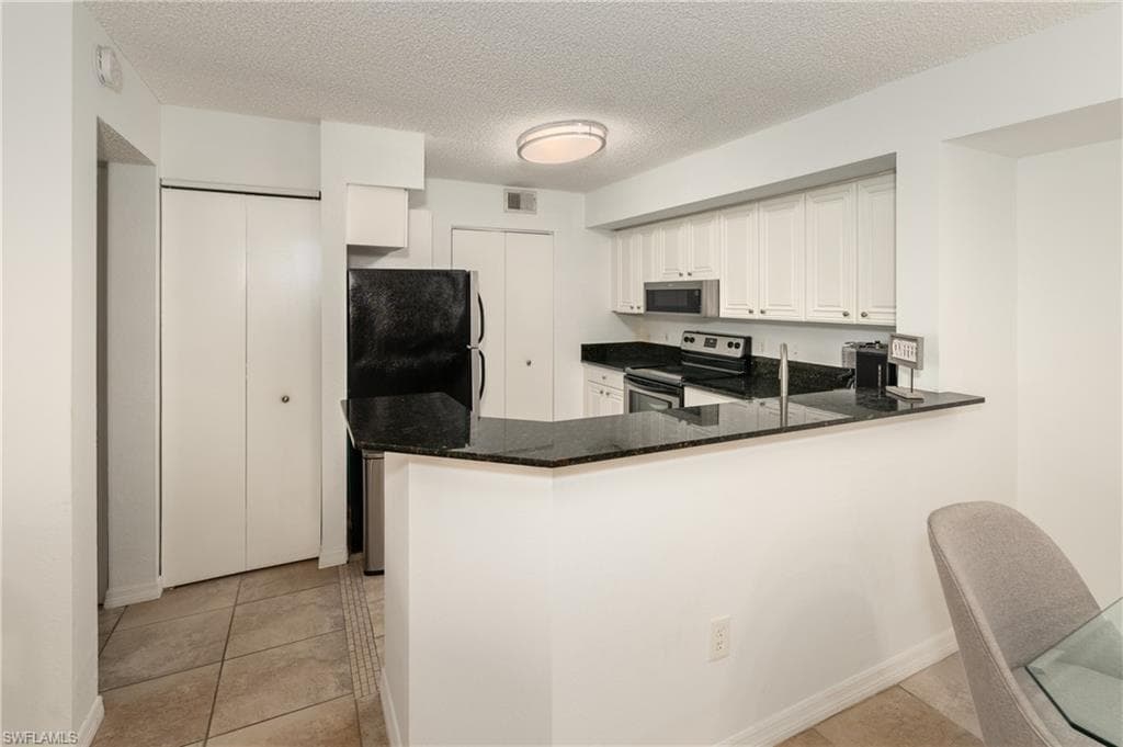 8290 Ibis Club LN # 902, NAPLES FL 34104-7