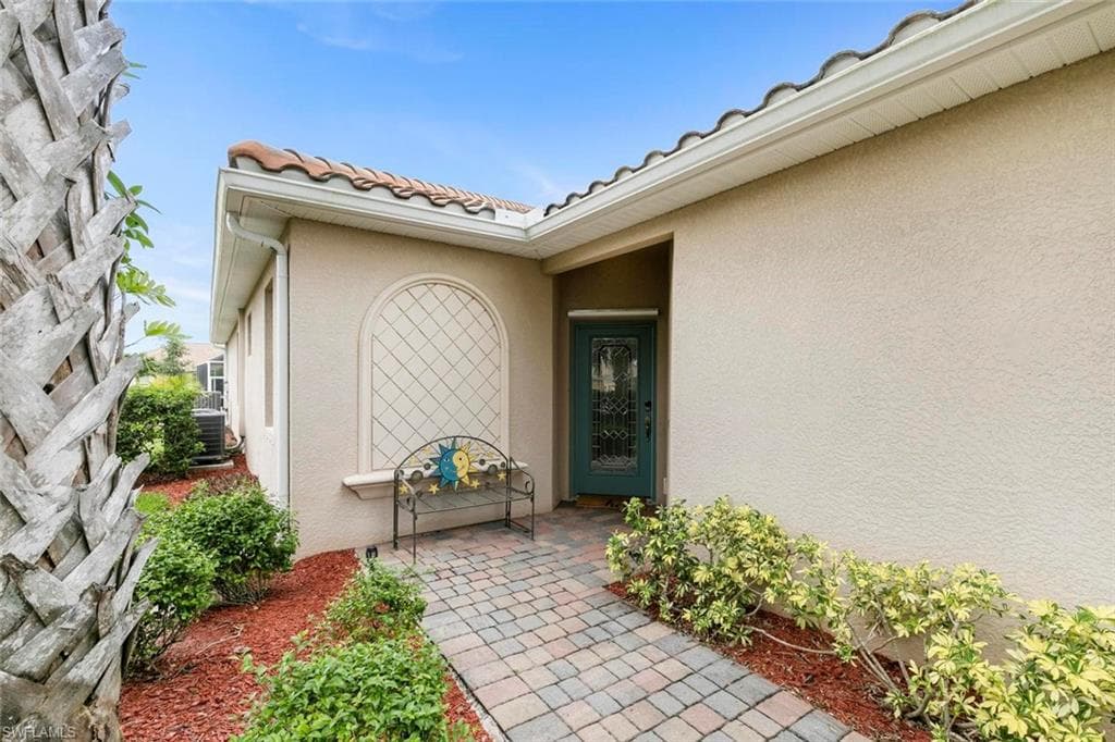 14598 Grapevine DR, NAPLES FL 34114-2