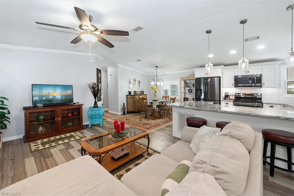 102 Elise DR-4