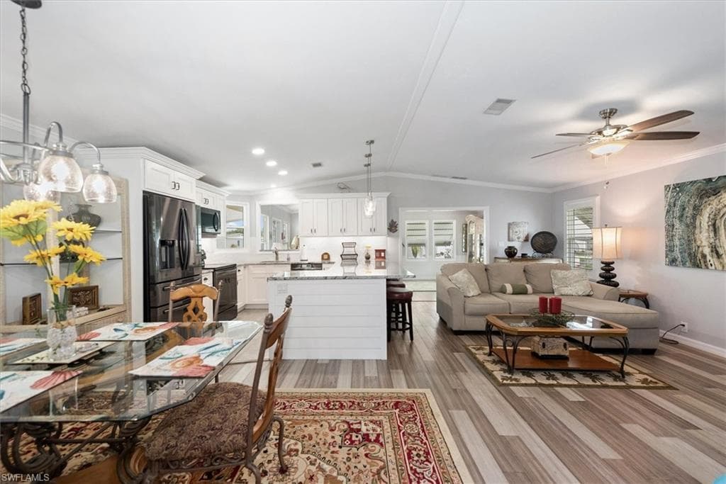 102 Elise DR-8