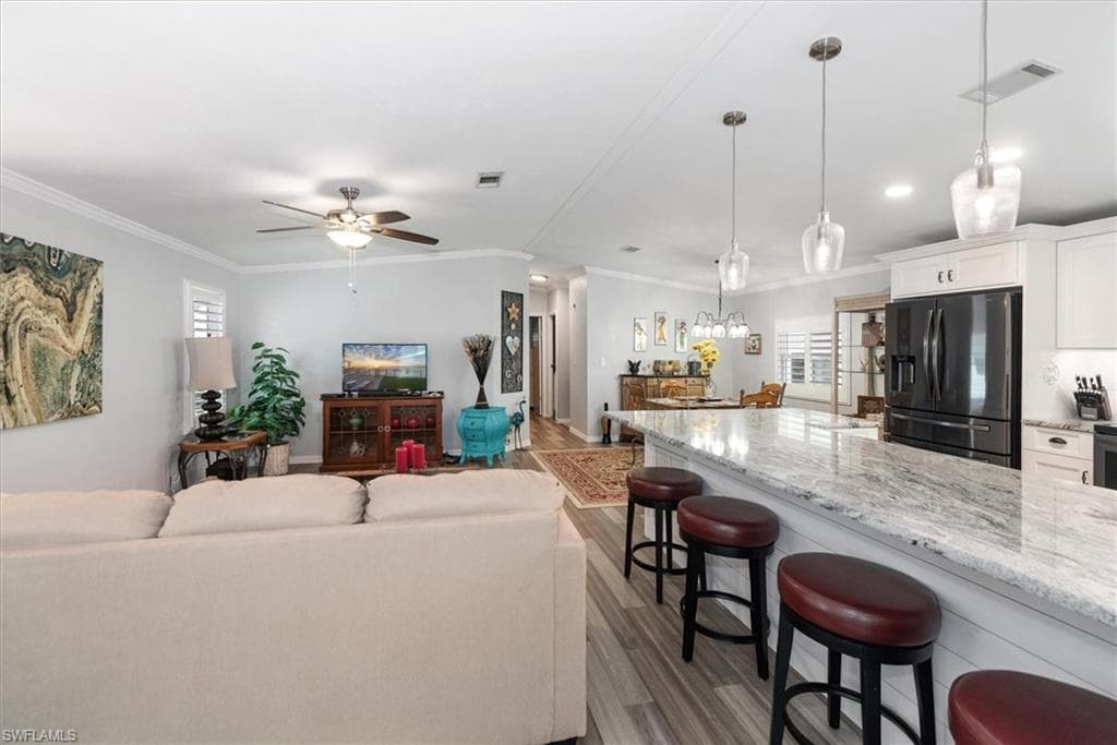 102 Elise DR-10