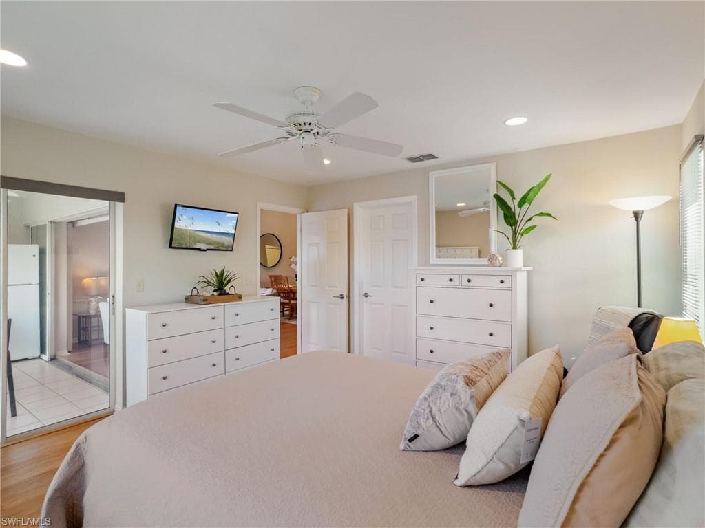 834 Gulf Pavilion DR # 201, NAPLES FL 34108-21