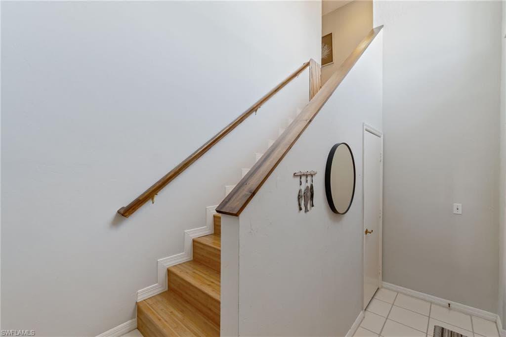 834 Gulf Pavilion DR # 201, NAPLES FL 34108-2