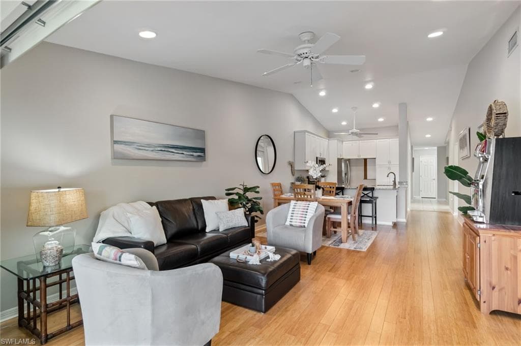 834 Gulf Pavilion DR # 201, NAPLES FL 34108-13