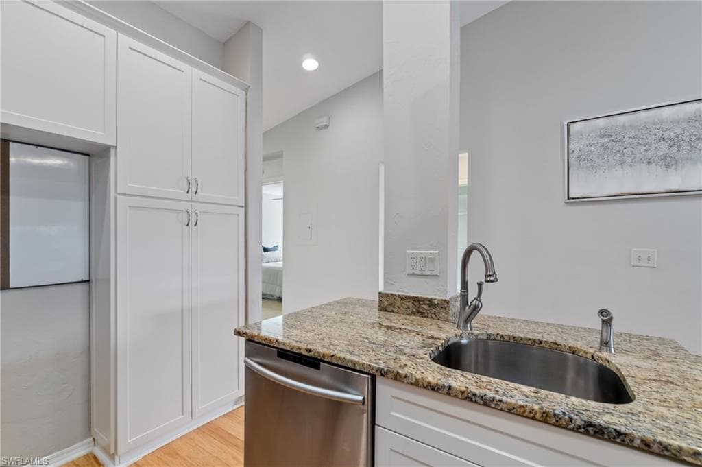 834 Gulf Pavilion DR # 201, NAPLES FL 34108-7