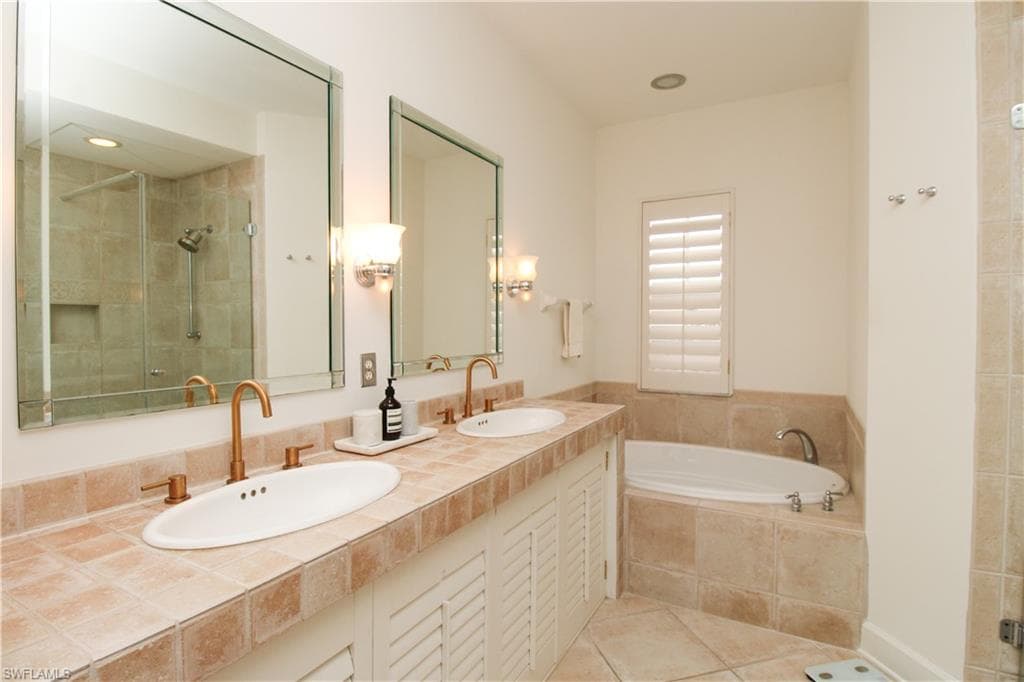 26956 Montego Pointe CT # 201, BONITA SPRINGS FL 34134-33