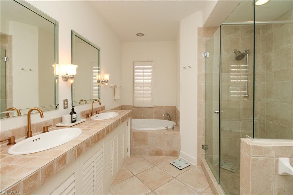 26956 Montego Pointe CT # 201, BONITA SPRINGS FL 34134-32