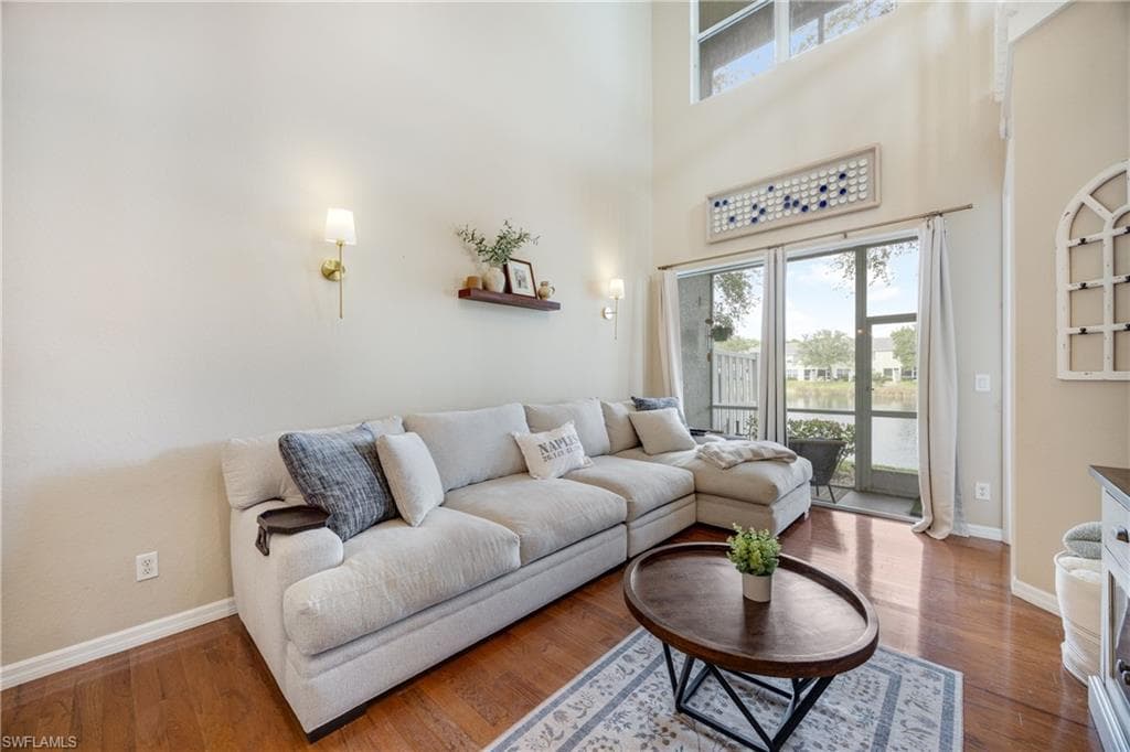 1320 Mariposa CIR 104-5