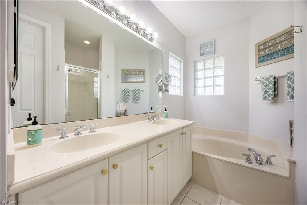 1320 Mariposa CIR 104-11