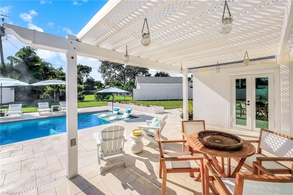 1086 N Town And River DR, FORT MYERS FL 33919-24